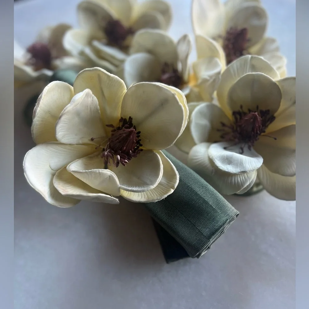 Z Gallerie Vintage Magnolia Napkin Rings – Set of 6 – Cream Floral Table Decor